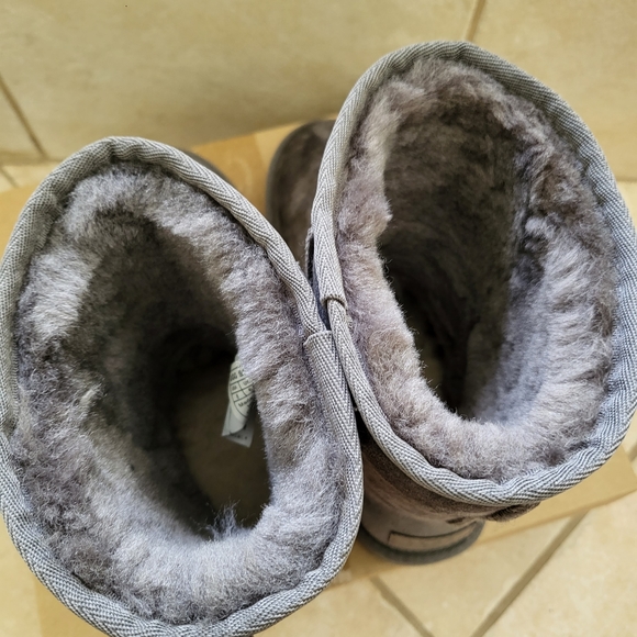 UGG Classic Short II size 8 - Picture 4 of 6